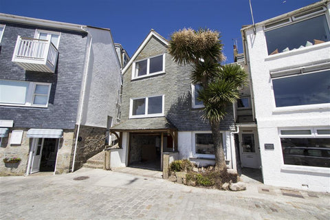 Harbourside House  Quayside position with fantastic views and parking on site.