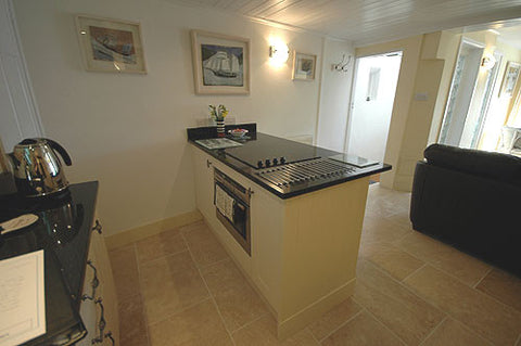 Alfred Wallis Studio apartment, st.ives cornwall , kitchen, oven